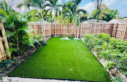 Modern Boho 3BR Duplex Escape with Pool & King Bed Near Beach - Foto 2