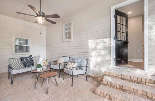 Stylish & Spacious Home Near ATL - Foto 36