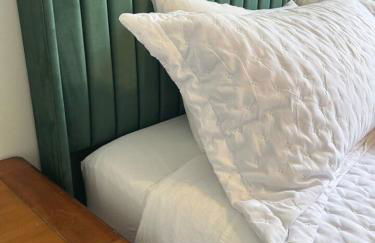 Boutique One Bedroom Apartment - Photo 12