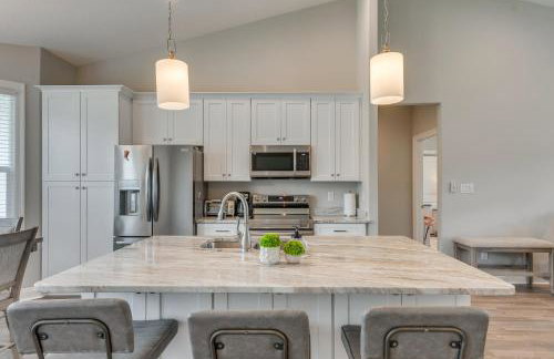 Modern Family Home w/ Spacious Yard in Milton - Foto 5