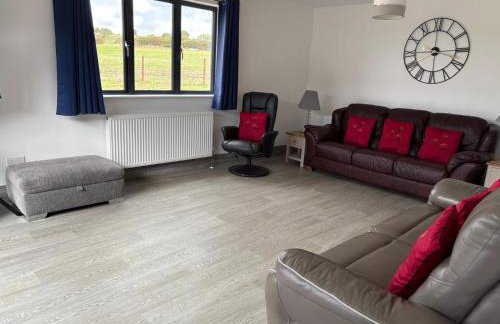 POPPY LUXURY LODGE Sleeps 8 at Fairview Farm, Ravenshead, Nottingham Near Sherwood Forest, Dog Friendly, Farm Stay great for wedding groups, families, Hen Do's, friends gatherings with amazing views - Foto 18