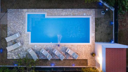 House Runjic w pool large garden and playground - Foto 5, sunbed