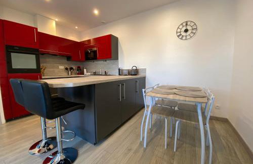 Jolie maison, jardin et parking - Photo 3