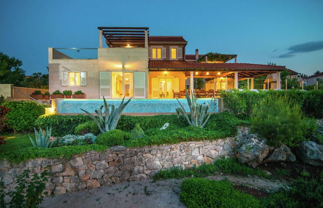 Beautiful Villa on the Island of Brac With Infinity Pool, Beach at 30 Meters - Foto 19