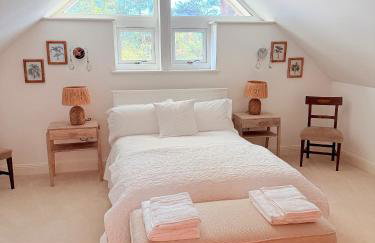 Luxury Villa with Beach Hut and Hot Tub - Photo 20