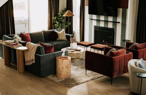 The Benton Hot Tub Theater 5 Mins to Denver - Foto 61