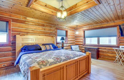 Family Home with Indoor Pool about 2 Mi to Elkhart Lake! - Foto 10