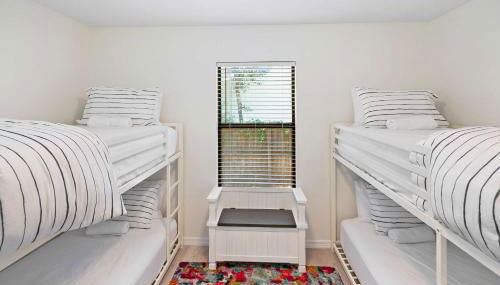 3BR Family Getaway Steps to Sand & Sun - Foto 5