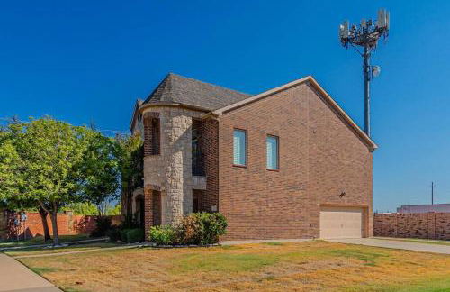 The Castle! by the Lake with Pool & Balcony West Plano - Foto 17