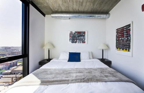 2BR Designer Loft Modern Luxe in City Center - Foto 19