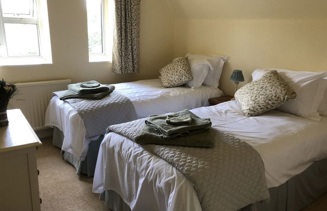 Beautiful 3 Bedroomed Cotswolds Farmhouse - Photo 1