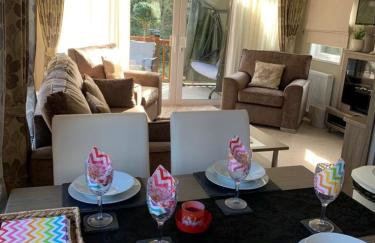 Logi-Bear Lodge with Hot Tub - Photo 8