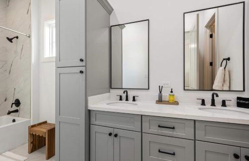 New cottage near Sports Complex with King Beds - Foto 2