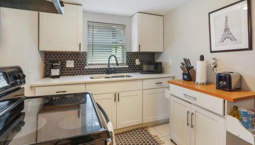 Cozy Heights 2 BD Bungalow, Walkable - Foto 4