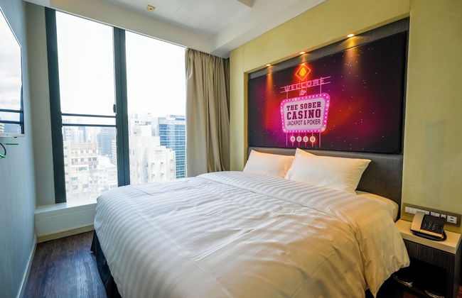 Epoch Hotel - Photo 17