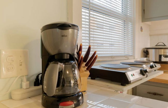 The Secret Garden - The Cottage Near Beach, Shops, Restaurants, Pet Friendly, Close to Lucerne Ave! - Foto 17