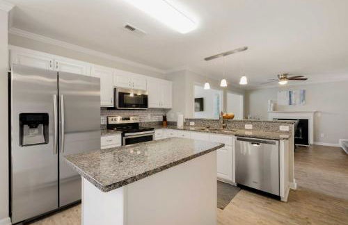 Fenced Yard and Ping-Pong Table Spacious Graham Gem - Foto 11