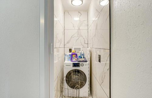 Bay and Hill Views Modern Hercules Home - Foto 26