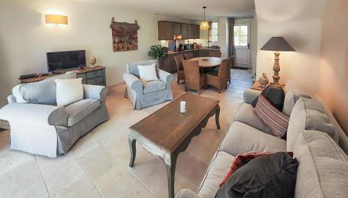 2 Bedroom Awesome Home In Saint-Laurent-De-La-Ca - Foto 5