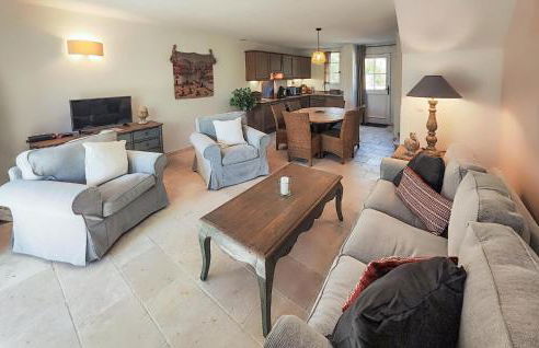 2 Bedroom Awesome Home In Saint-Laurent-De-La-Ca - Foto 5