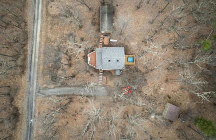 Cozy cabin w hot tub, fire pit & pet-friendly - Foto 52