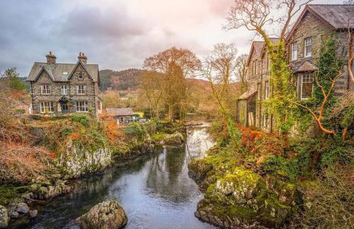 Apothecary Hall - Snowdonia - Photo 32