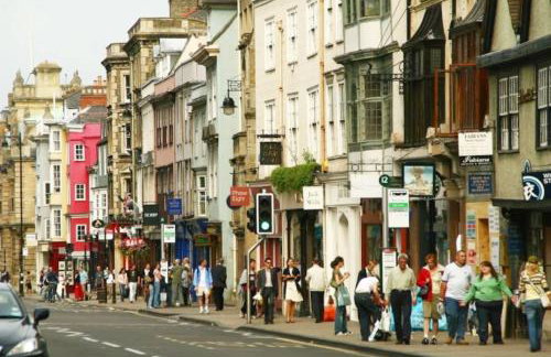 Walnut Flats-F3, 1-Bedroom with Stunning Garden View, AC, Parking, Netflix, WIFI - Close to Oxford, Bicester & Blenheim Palace - Foto 29