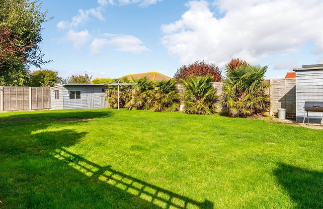 Bright Modern 4 br House 100 Metres From Beach - Photo 42