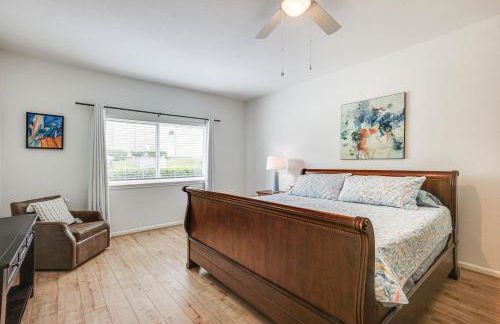 Gorgeous Lakefront Townhome with Pool Access and Views - Photo 11