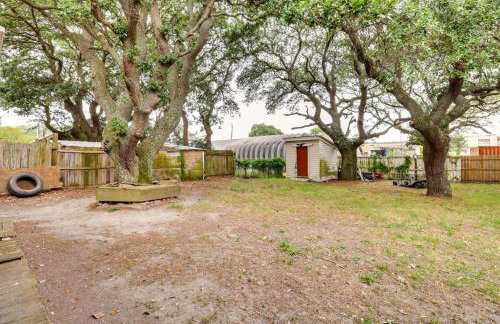 Stroll to Shore Quaint Condo with Deck in Norfolk - Photo 17