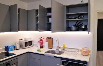 Stylish 2 bedrooms, 2 bathrooms with workspace in Milton Keynes - Photo 9