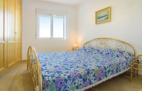 Three-Bedroom Apartment In Trullent - Photo 17