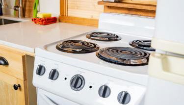 Cottage 10 - King Bed Child Loft w Twin Private Bath Kitchenette Pets Allowed Fee applies - Foto 5, stove