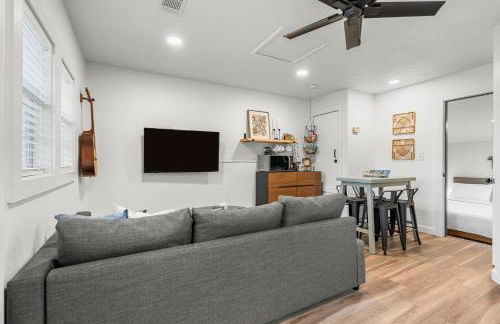 NEW! The Yellow Door- Downtown Wimberley w/ River Access - Foto 18