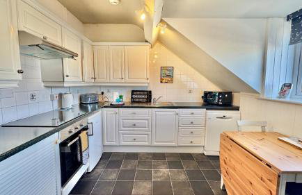 HEADLANDS-2 BED-SEA VIEW APARTMENT-TREARDDUR BAY - Photo 18