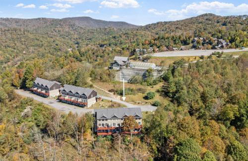 Wolf's Den~Views~Hot Tub~Home Theater~Hatley Ski! - Foto 58