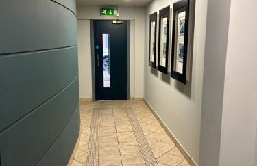 Large 2 bedroom 2 bathroom x6 person city center apartment with free underground parking - Foto 25