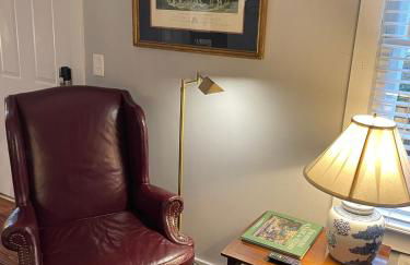 HISTORIC DOWNTOWN KING BED COTTAGE- PARKING and PATIO - Foto 32