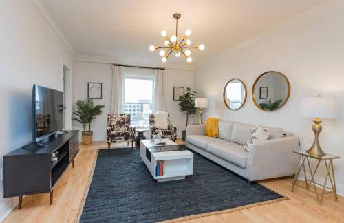 Two Condos on Music Row that Sleeps 14 with POOL and Parking - Foto 65