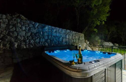 Breathtaking Scenic Villa with Pool - Photo 8