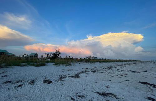 Remote Island Retreat with Private Ferry, Pool, Beach - Foto 23