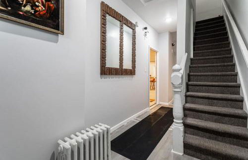 Updated 3BR 2BA Apartment Near NYC Airport - Foto 22