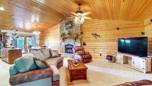 Just a Cast Away Cassville Cabin with Covered Deck - Foto 1