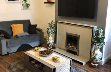 Comfortable Home From Home Bolton Central - Sleeps - 10 - Foto 3