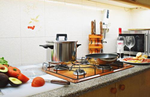 Amplio y luminoso apartamento cerca del centro y la playa con piscina y parking privado - Foto 32