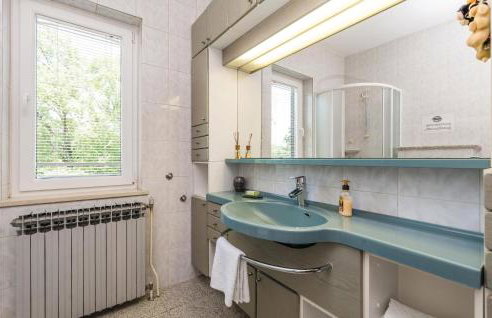 Cozy Home In Viskovo With Wifi - Photo 52