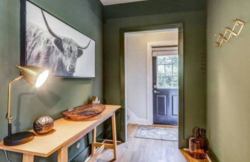 Cozy Dark & Moody Home New Reno 10 mins to Lanc - Foto 2