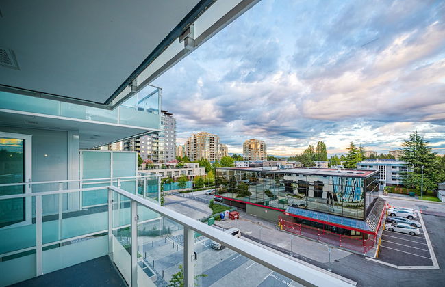 Charming Oasis Close to Airport & Downtown - Photo 12