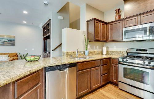 Walk to Public Transit Oceanside Home with Balcony - Photo 13