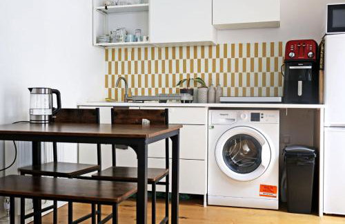 Bright Ground Floor Flat with Free Parking and Balcony Near Stoke Newington - Foto 14